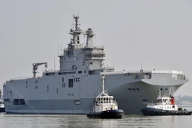 Tàu Sevastopol Mistral trong lần chạy thử đầu tiên ngoài khơi Saint-Nazaire, Tây Bắc Pháp ngày 16/3. (Nguồn: AFP/TTXVN)