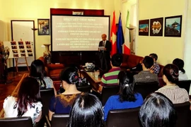 Đại biện Nguyễn Văn Lịch đang phát biểu. (Ảnh: Quang Thanh/Vietnam+)