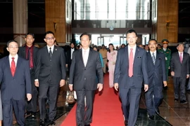 Lễ đón Thủ tướng Nguyễn Tấn Dũng tại sân bay quốc tế Kuala Lumpur. (Ảnh: Đức Tám/TTXVN)