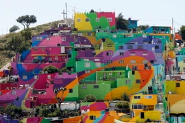 Thị trấn cầu vồng Palmitas tại Mexico. (Nguồn: AFP/TTXVN)