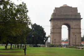 Lực lượng an ninh Ấn Độ làm nhiệm vụ tại New Delhi ngày 14/8. (Nguồn: AFP/TTXVN)