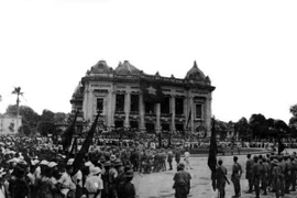 Những ngày tháng Tám sôi sục ở Hà Nội. (Ảnh: TTXVN)