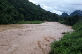 Nước sông dâng cao tại xã Na Mèo, huyện Quan Sơn, Thanh Hóa. (Ảnh: TTXVN phát)
