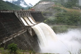 Thủy điện Bản Vẽ đang giữ nguyên lượng nước xả lũ khoảng 600 m3/s từ ngày 30/7. (Ảnh: Nguyễn Oanh/TTXVN)