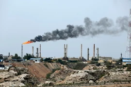 Một cơ sở khai thác dầu trên đảo Khark của Iran. (Nguồn: AFP/TTXVN)