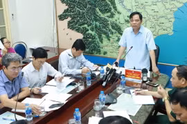 Bộ trưởng Bộ Nông nghiệp và Phát triển nông thôn - Trưởng Ban chỉ đạo Trung ương về Phòng chống thiên tai Nguyễn Xuân Cường chủ trì cuộc họp. (Ảnh: Hoàng Hùng/TTXVN)