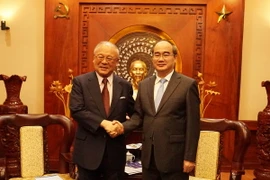 Bí thư Thành ủy Thành phố Hồ Chí Minh Nguyễn Thiện Nhân tiếp ông Tsutomu Takebe, Cố vấn đặc biệt Liên minh Nghị sỹ Hữu nghị Nhật-Việt. (Ảnh: Thu Hoài/TTXVN)