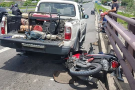 Xe tải tông xe máy chở ba người, mẹ và con gái tử vong tại chỗ