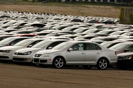 Ôtô của Tập đoàn Volkswagen và Audi tại một bãi đỗ xe ở Michigan, Mỹ. (Nguồn: AFP/TTXVN)