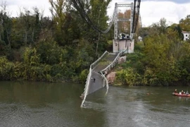 Một nữ sinh thiệt mạng trong vụ sập cầu. (Nguồn: Getty Images)