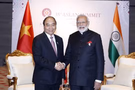 Thủ tướng Nguyễn Xuân Phúc gặp Thủ tướng Ấn Độ Narendra Modi. (Ảnh: Thống Nhất/TTXVN)
