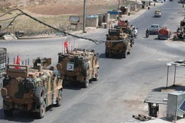 Xe quân sự Thổ Nhĩ Kỳ tại thị trấn Saraqib, tỉnh Idlib, đông bắc Syria. (Nguồn: AFP/TTXVN)