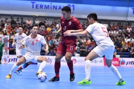 Tuyển futsal Việt Nam (áo trắng) để thua Thái Lan. (Nguồn: Futsal TV)