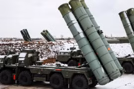 Hệ thống tên lửa phòng không S-400. (Nguồn: Getty Images)