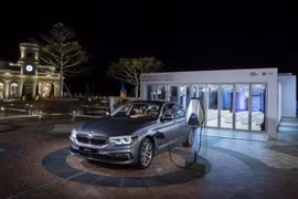 Dòng xe plug-in hybrid (PHEV) 530e i mới. (Nguồn: Yonhap)