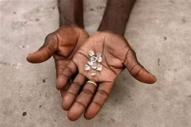 Kim cương từ Zimbabwe bị Mỹ nghi ngờ là sản phẩm do những người lao động cưỡng bức làm ra. (Nguồn: hararelive)
