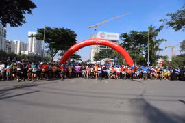 Chạy bộ gây quỹ từ thiện giúp đỡ những hoàn cảnh khó khăn