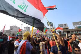 Người biểu tình Iraq tập trung tại quảng trường Tahrir, thủ đô Baghdad. (Ảnh: THX/TTXVN)