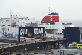 16 người đã được phát hiện trong một xe container đóng kín trên chuyến phà đi từ Pháp sang Ireland. (Nguồn: sky.com)