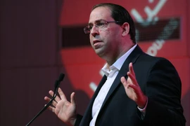 Thủ tướng Tunisia Youssef Chahed bổ nhiệm Bộ trưởng Quốc phòng và Ngoại trưởng mới. Ảnh: AFP/TTXVN