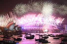 Bầu trời Sydney rực rỡ với màn pháo hoa ở thời khắc Giao thừa