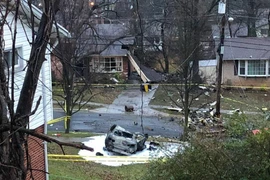 Video hiện trường máy bay lao vào nhà dân ở Mỹ, 1 người thiệt mạng