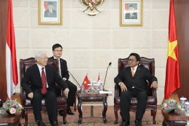 Tổng Bí thư Nguyễn Phú Trọng hội kiến Chủ tịch Hội đồng Đại biểu địa phương Indonesia Oesman Sapta Odang. (Ảnh: Trí Dũng/TTXVN)
