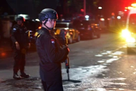 Cảnh sát Indonesia điều tra tại hiện trường vụ tấn công. (Nguồn: AFP/TTXVN)