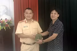 Cảnh sát giao thông Hà Nội nhiều lần trả lại tài sản bị đánh rơi