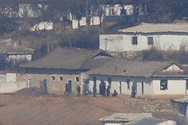 Cuộc sống của người dân Triều Tiên tại một làng gần biên giới với Hàn Quốc. (Nguồn: YONHAP/TTXVN)