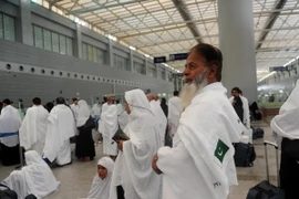 Các tín đồ Hồi giáo Pakistan tới Jeddah, Saudi Arabia ngày 24/7 để tham gia lễ hành hương Hajj. (Nguồn: AFP/TTXVN)