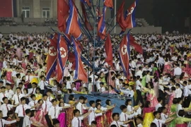 Người dân Triều Tiên tham dự một buổi lễ tại thủ đô Bình Nhưỡng ngày 6/7. (Nguồn: AFP/TTXVN)