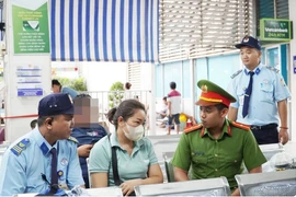 Công an quận 5 đến làm việc tại Bệnh viện Chợ Rẫy để điều tra về vụ việc. (Ảnh: BVCC.)