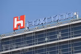 Biểu tượng Foxconn tại trụ sở ở Đài Bắc, Đài Loan, Trung Quốc. (Ảnh: AFP/TTXVN) 