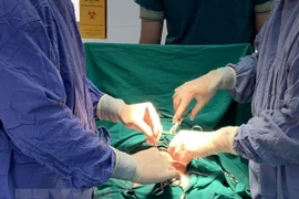Quảng Ninh: Bóc tách thành công khối u buồng trứng nặng gần 6,5kg