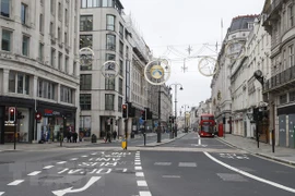 Các nước châu Âu tiếp tục phải áp đặt lệnh phong tỏa do dịch bệnh. (Ảnh: THX/TTXVN) 