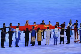 Quốc kỳ Trung Quốc tại lễ khai mạc Olympic mùa Đông Bắc Kinh 2022 tại Sân vận động quốc gia Tổ chim ở thủ đô Bắc Kinh, Trung Quốc, ngày 4/2/2022. (Ảnh: THX/TTXVN) 