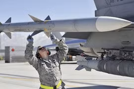 Tên lửa không đối không AIM-120C, (Nguồn: Getty Images)