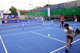 Các vận động viên đang thi đấu tại giải. (Ảnh: Trịnh Bang Nhiệm/TTXVN)