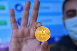 Đồng tiền kỹ thuật số Bitcoin. (Ảnh: AFP/TTXVN) 