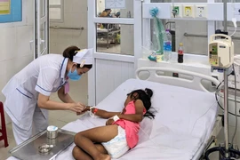 Ăn hạt cây dầu mè, 3 trẻ ở Ninh Thuận nhập viện do ngộ độc