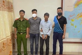 Đối tượng bị Công an huyện Hải Hà bắt và di lý sau 38 năm lẩn trốn.(Ảnh: TTXVN phát)