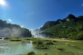 Thác Bản Giốc (xã Đàm Thủy, huyện Trùng Khánh) được ví như "viên ngọc" của du lịch Cao Bằng. (Ảnh: Chu Hiệu/TTXVN) 