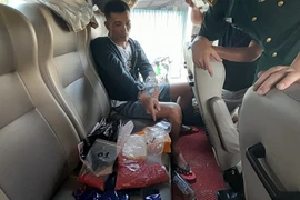 Tang vật thu giữ tại hiện trường gồm 6.610 viên nén màu hồng nghi là ma túy tổng hợp. (Nguồn: Thanh Thủy/TTXVN)