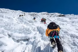 Cảnh báo mùa nguy hiểm khi chinh phục đỉnh núi Everest