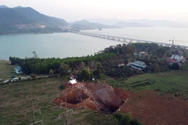 Dự án đường dây 500kV Quỳnh Lưu – Thanh Hóa dài khoảng 92 km với 200 vị trí móng cột, đi qua địa bàn tỉnh Nghệ An và Thanh Hóa. (Ảnh: Huy Hùng/TTXVN)