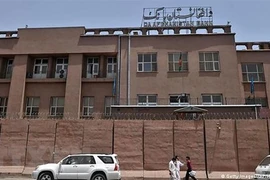 Quang cảnh bên ngoài Ngân hàng Trung ương Afghanistan ở thủ đô Kabul. (Ảnh: DW/TTXVN) 