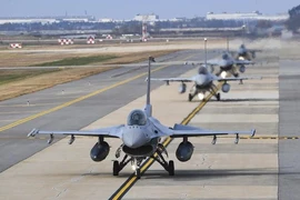 Các chiến đấu cơ KF-16 tại căn cứ không quân ở Gunsan, tỉnh Bắc Jeolla (Hàn Quốc), khi Mỹ và Hàn Quốc khởi động cuộc tập trận không quân chung ngày 31/10/2022. (Ảnh: Yonhap/TTXVN) 