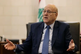 Thủ tướng Liban Najib Mikati phát biểu với báo giới tại Beirut. (Ảnh: AFP/TTXVN) 