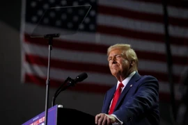 Ông Donald Trump phát biểu trong cuộc vận động tranh cử cuối cùng tại Grand Rapids, bang Michigan. (Ảnh: The Detroit News/TTXVN)